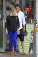 *EXCLUSIVE* Diane Kruger lunches with Joshua Jackson's sister and niece [NO Canada, Germany, Austria]