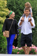 *EXCLUSIVE* Diane Kruger lunches with Joshua Jackson's sister and niece [NO Canada, Germany, Austria]