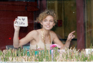 Super skinny '90210' actress ANNALYNNE MCCORD stays thin with salad diet