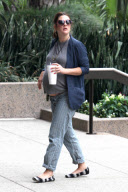 *EXCLUSIVE* Drew Barrymore exposes her Baby Bump in Beverly Hills