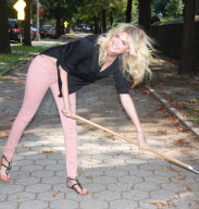 Kate Upton community clean up in Fort Greene Park, New York, America - 23 Aug 2012