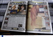 Bilder gehen um die Welt: Nackter Prinz Harry in diversen Publikationen