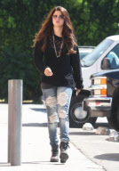 EXCLUSIVE Selena Gomez gets KFC to go 