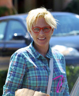 Patricia Arquette Gets Groceries With Daughter Harlow