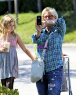 Patricia Arquette Gets Groceries With Daughter Harlow