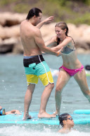 Exclusive... Peter Facinelli And Daughters Enjoy A Day At The Beach NO INTERNET USE WITHOUT PRIOR AGREEMENT