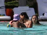 Samuel Eto'o wife TOPLESS Georgette and daugthers during Miami Beach vacations