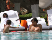 Samuel Eto'o wife TOPLESS Georgette and daugthers during Miami Beach vacations