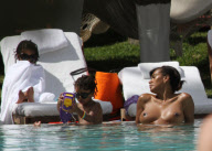Samuel Eto'o wife TOPLESS Georgette and daugthers during Miami Beach vacations