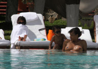 Samuel Eto'o wife TOPLESS Georgette and daugthers during Miami Beach vacations