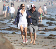 EXCLUSIVE Dustin Hoffman and wife on the beach - Part 2