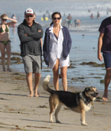EXCLUSIVE Dustin Hoffman and wife on the beach - Part 2
