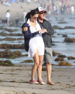 EXCLUSIVE Dustin Hoffman and wife on the beach - Part 2