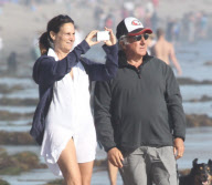 EXCLUSIVE Dustin Hoffman and wife on the beach - Part 2