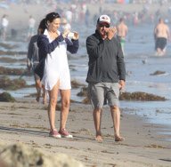 EXCLUSIVE Dustin Hoffman and wife on the beach - Part 2