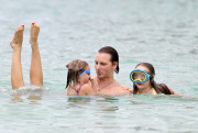 Exclusive... Peter Facinelli Gives His Girls A Memorable Hawaiian Vacation