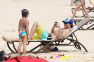Exclusive... Peter Facinelli Gives His Girls A Memorable Hawaiian Vacation