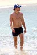 Exclusive... Peter Facinelli & Girl's Last Day In Hawaii