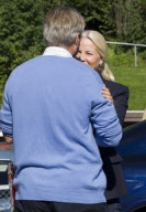  Mette-Marit gets her hands dirty 050912