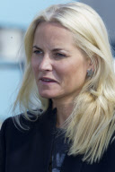  Mette-Marit gets her hands dirty 050912