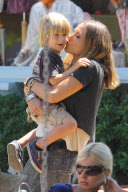 Brooke Mueller and Denise Richards : Lunch and Toy Shopping With the Kids
