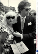 Bob Geldof - Paula Yates - Pop Stars - 1986 Bob Geldof And Paula Yates Outside Buckingham House After Receiving His Knighthood.... Picture Desk ** Pkt4639-350117