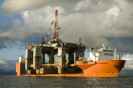 Australian Navy transport new battleship using one of the superships of Dockwise - Aug 2012