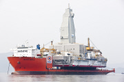Australian Navy transport new battleship using one of the superships of Dockwise - Aug 2012