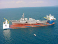 Australian Navy transport new battleship using one of the superships of Dockwise - Aug 2012
