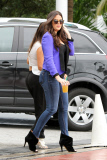 Kim and Khloe Kardashian find Kitty Love in Miami