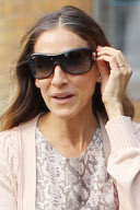 Sarah Jessica Parker Stops by a Fruit Vendor with her Twin Daughters