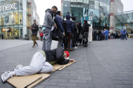iPhone 5 Kunden vor dem Apple Store in Birmingham