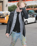 Macaulay Culkin smoking with painted nails in NYC