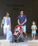 Jessica Alba and family have lunch at Newsroom Cafe