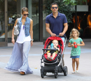 Jessica Alba and family have lunch at Newsroom Cafe