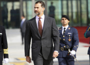 Los Principes de Asturias se despiden en Madrid para su viaje a Panama y Ecuador.