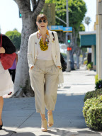 Jessica Biel Smiles On Her Way To Lunch In Santa Monica