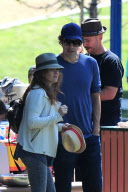 Isla Fisher and Sacha Baron Cohen : Sunday Birthday Party with the Kids
