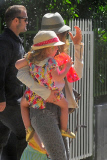 Isla Fisher and Sacha Baron Cohen : Sunday Birthday Party with the Kids
