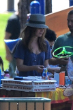 Isla Fisher and Sacha Baron Cohen : Sunday Birthday Party with the Kids