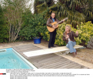 *Exclusif* Frank Alamo en famille chez lui a Bougival