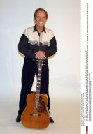 *Exclusif* Frank Alamo en famille chez lui a Bougival
