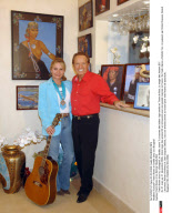 *Exclusif* Frank Alamo en famille chez lui a Bougival