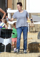 Exclusive... Jennifer Garner And Daughter Seraphina Spend The Day At A Farm 