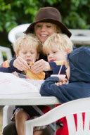 *EXCLUSIVE* Julie Bowen has her hands full at the Farmers Market