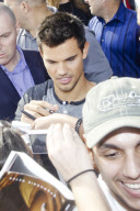 Taylor Lautner loves his Brazilian fans