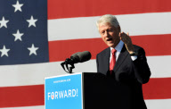 Clinton Campaigns for Obama in Florida