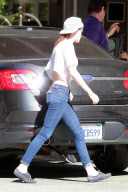 Kristen Stewart arrives at the Four Seasons Hotel