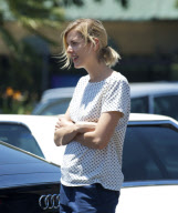 Agyness Deyn Sprints Into Gelson's Making Silly Faces