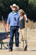 Julie Bowen and Eric Stonestreet put in Hard Labor for "Modern Family"